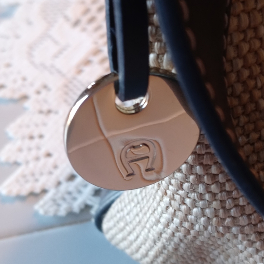 Etinenne Aigner - High End Purse - Picture 5 of 16